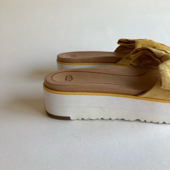 UGG Mustard Yellow Velvet Bow White Wedge Flip Flops Sandals size 8.5 - Picture 3 of 14